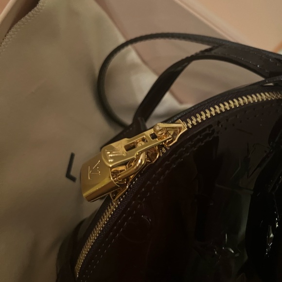 Louis Vuitton Alma handbag - Picture 7 of 13